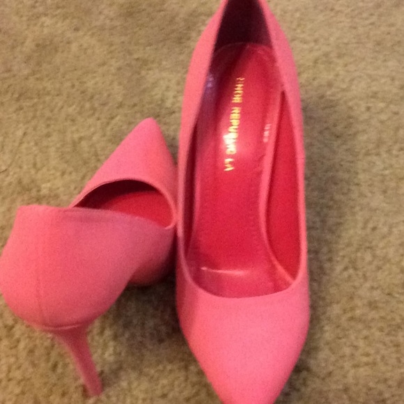 Pink and new never been worn no refunds - Picture 2 of 4